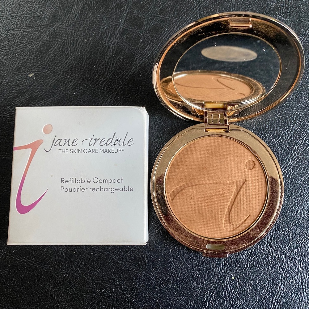 NEW!  REFILLABLE GOLD COMPACT WITH  PRESSED MINERAL FACE POWDER
